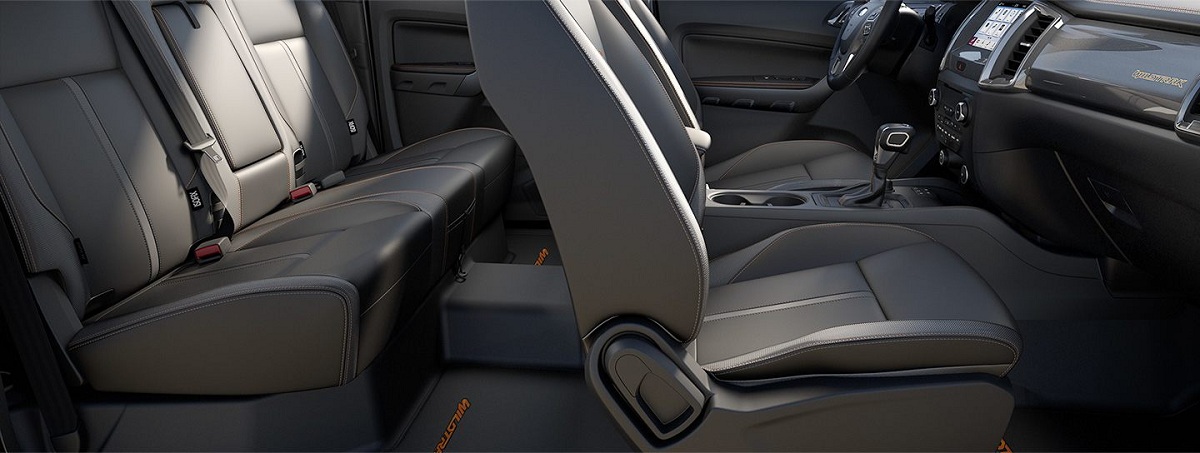 Bên trong khoang xe ford ranger mới
