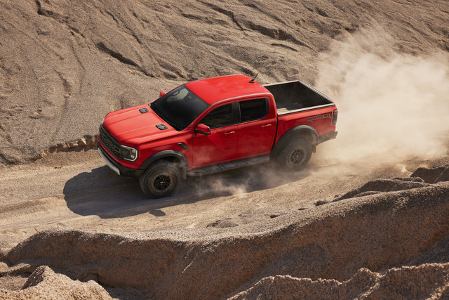 Ford Ranger Raptor 2023 ra mắt: Siêu bán tải cho người chịu chơi - Ảnh 10.